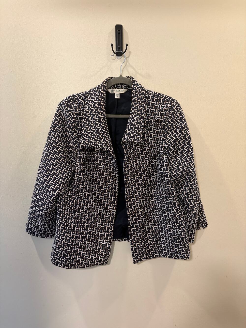Austin Reed London Bouclé Tweed Blazer | Navy & Cream | Size 16 🇬🇧